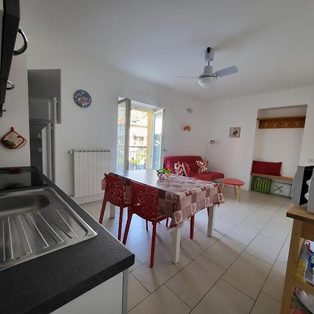Red Apartment - Residenza Silvana ヴェルバーニア エクステリア 写真