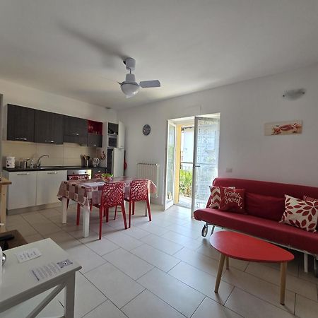Red Apartment - Residenza Silvana ヴェルバーニア エクステリア 写真