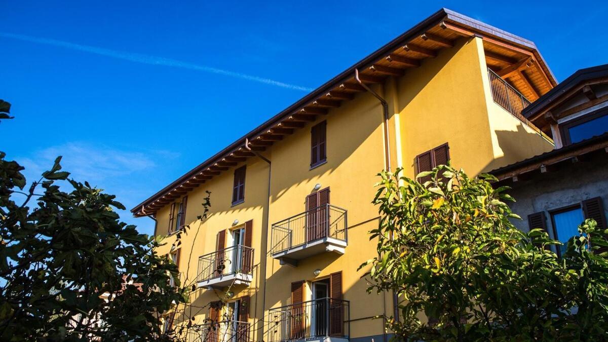 Red Apartment - Residenza Silvana ヴェルバーニア エクステリア 写真